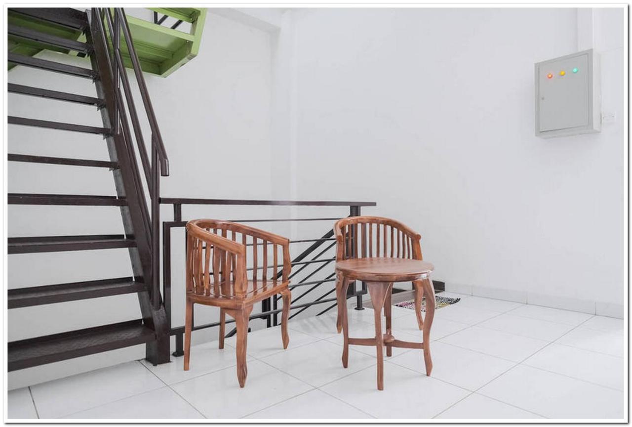 Reddoorz Near Kota Tua 2 Hotel Jakarta Ngoại thất bức ảnh